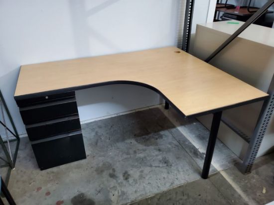 Picture of Hon 4x5 office desk maple top w/black 3dr. pedestal non locking