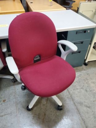 Picture of Red desk chair