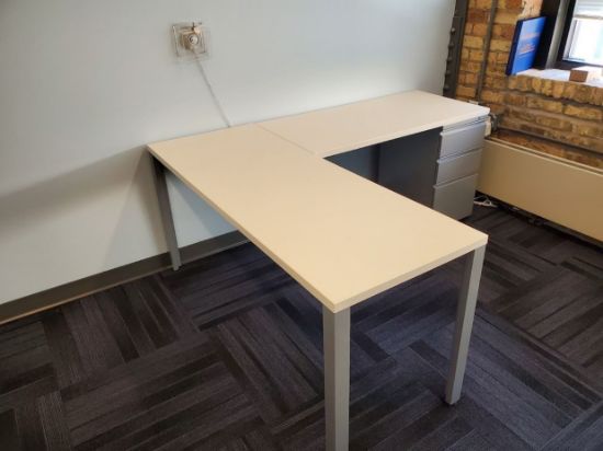 Choice Office Furniture. Herman L Desk White/Silver 60x72