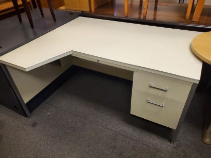 Picture of 30/48 x 55 Metal Desk