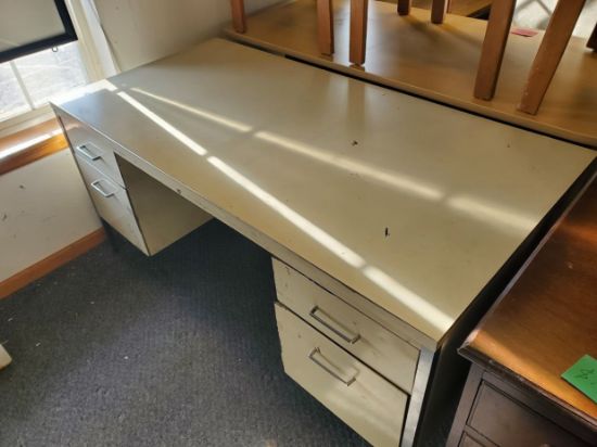 Picture of 30x60 Metal Desk