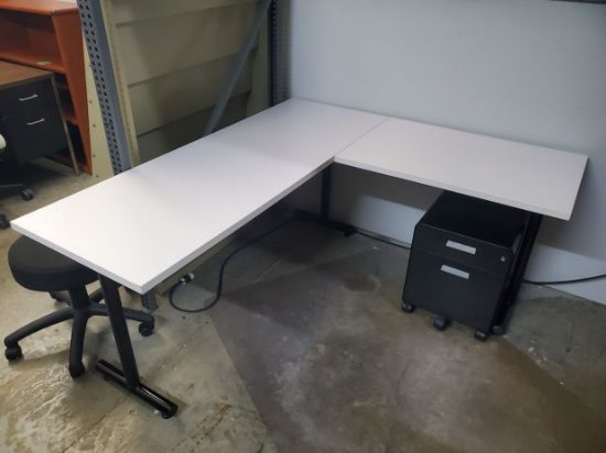 Picture of 60 x 66 L Desk w/rolling BF pedestal