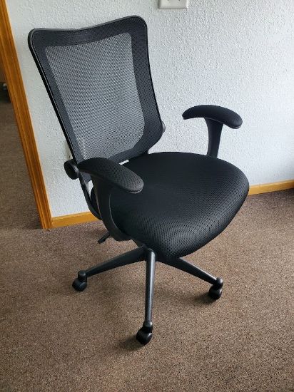 Picture of Black Mesh Back Desk Chair 