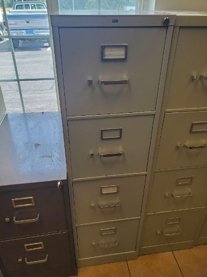 Picture of Hon 4dr. Letter Size Vertical File Cabinet Locking  w/key light grey