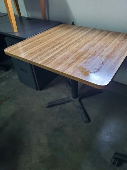 Picture of 36" Square Table