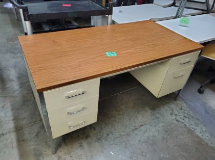 Picture of 30x60 Metal Desk 