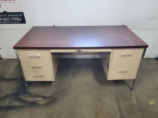 Picture of 30x60 Metal Desk 