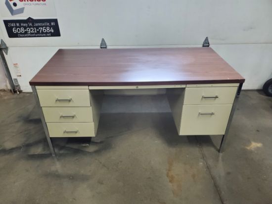 Picture of 30x60 Metal Desk 