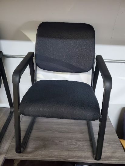 Picture of Black guest Chair