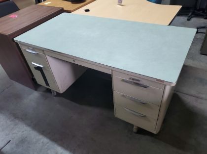 Picture of 30x60 Metal Desk 