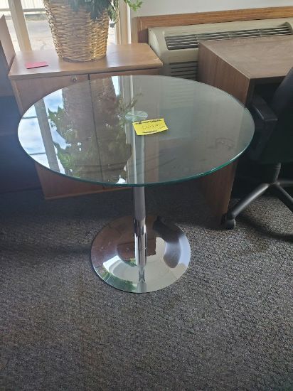 Picture of Glass 32" Round Table 