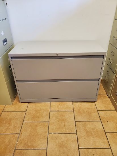 Picture of Steelcase 2dr Lateral  42w x 29h x 18d locking w/key