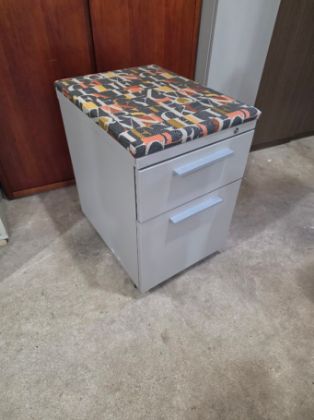 Picture of Herman Miller mobile pedestal with cushion top